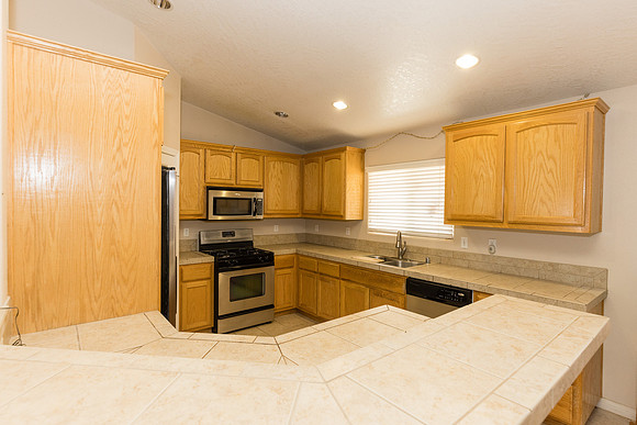 1 1275 E Broadway  -027