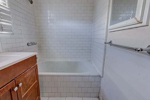 5847 Ernest Ave-069