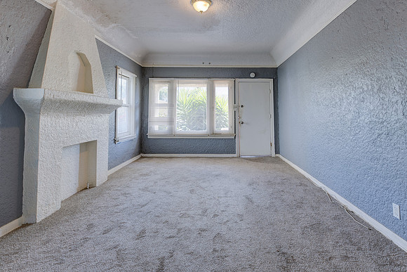 5847 Ernest Ave-008