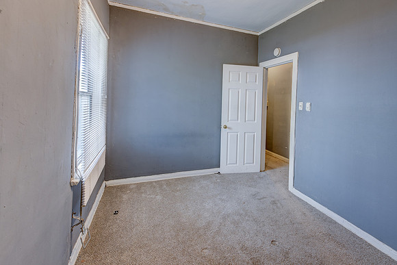 5847 Ernest Ave-024
