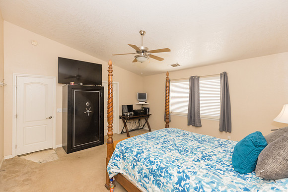 1 1275 E Broadway  -062