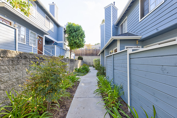 26137 Frampton Ave E-9