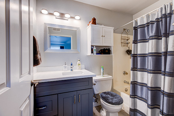 26137 Frampton Ave E Interior-27