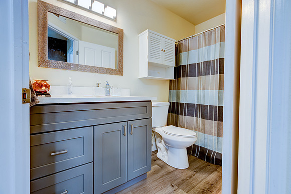 26137 Frampton Ave E Interior-9