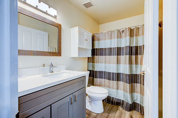 26137 Frampton Ave E Interior-11