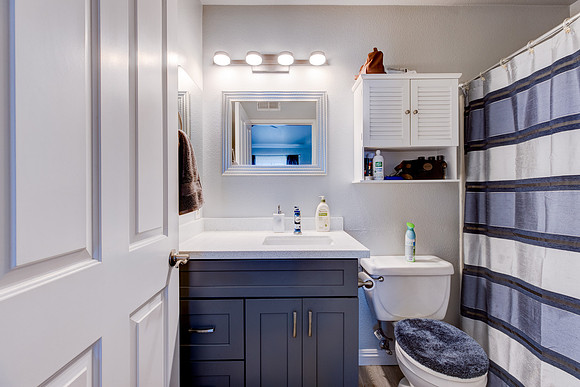 26137 Frampton Ave E Interior-29