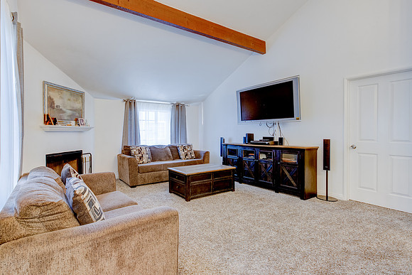 26137 Frampton Ave E Interior-40