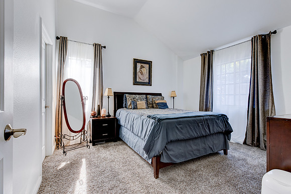 26137 Frampton Ave E Interior-3