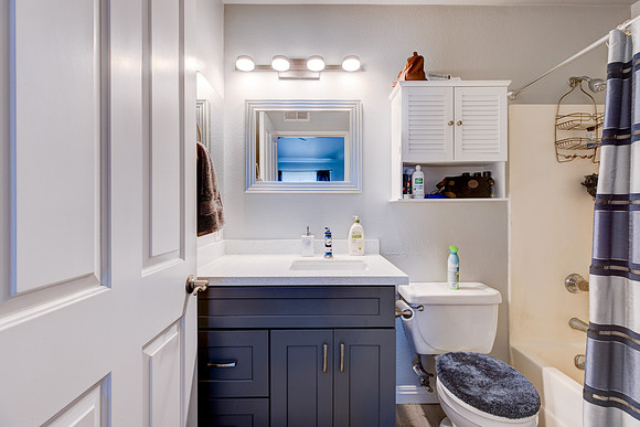 26137 Frampton Ave E Interior-28
