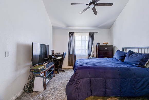 26137 Frampton Ave E Interior-31