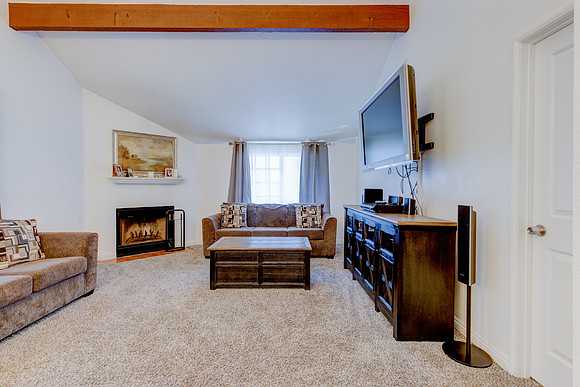 26137 Frampton Ave E Interior-38