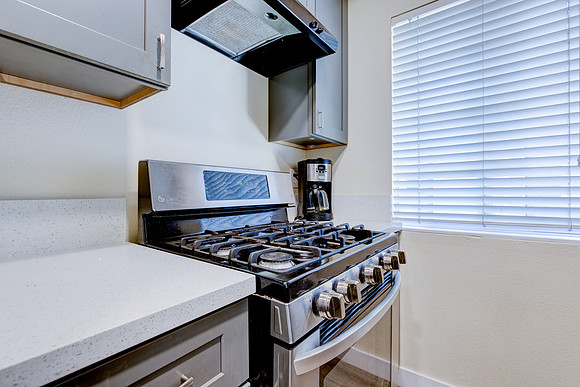 26137 Frampton Ave E Interior-22