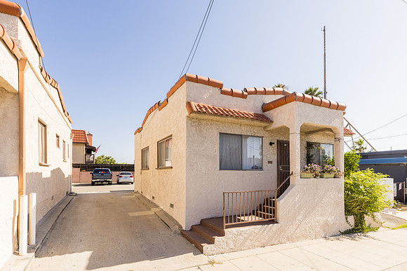 428 W Oliver St San Pedro-002