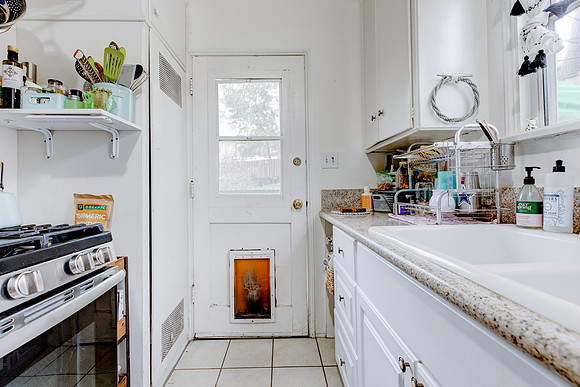 Interior 616 Sheldon Street-020