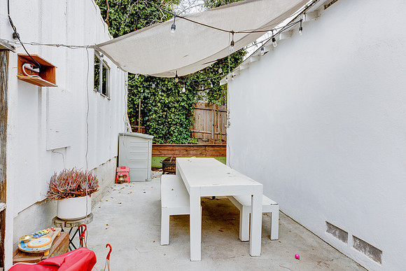 Exterior 616 Sheldon Street-012