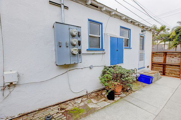 Exterior 616 Sheldon Street-021
