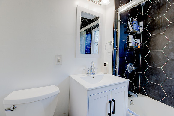 Interior 616 Sheldon Street-047