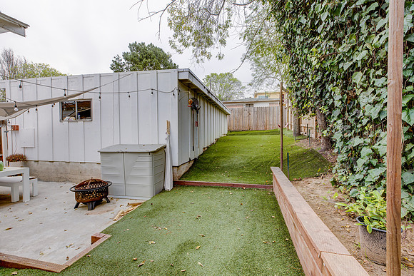 Exterior 616 Sheldon Street-015