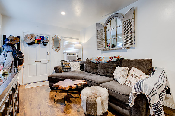 Interior 616 Sheldon Street-004