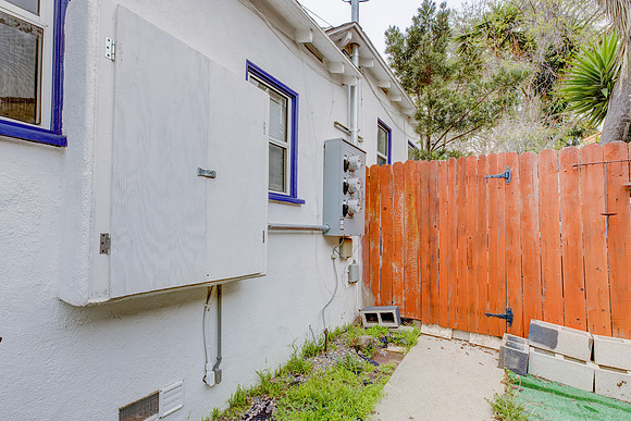 Exterior 616 Sheldon Street-022