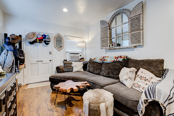 Interior 616 Sheldon Street-003