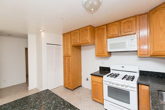 208 E 120th St - Real Estate Photographer Los Angeles - David England Photographer-28