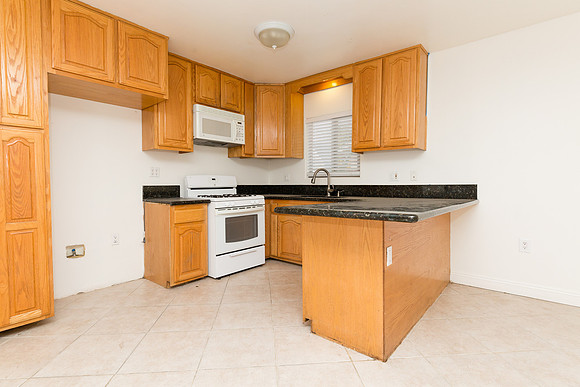 208 E 120th St - Real Estate Photographer Los Angeles - David England Photographer-23