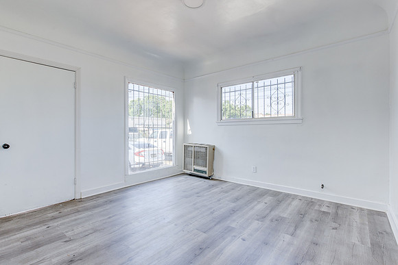 8715 Hooper Interior-013