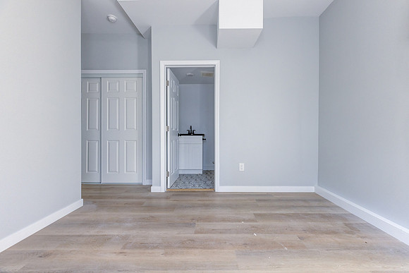 187 W 41st St -048