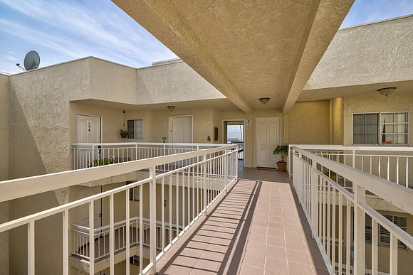 456 Mrytle St Exterior-002