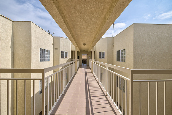 456 Mrytle St Exterior-003