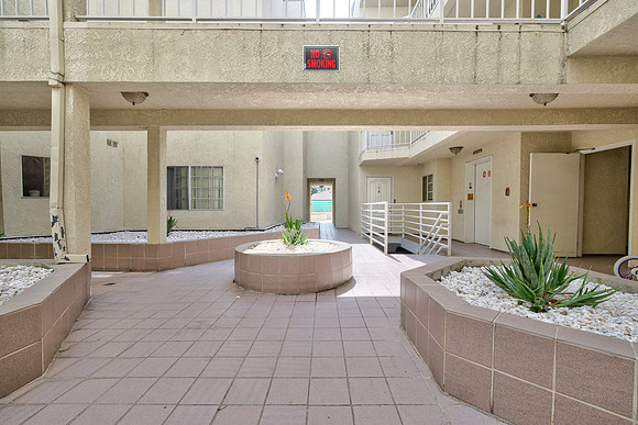 456 Mrytle St Exterior-009
