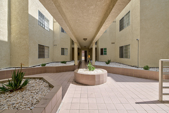 456 Mrytle St Exterior-006