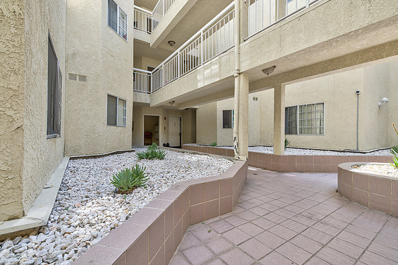 456 Mrytle St Exterior-008