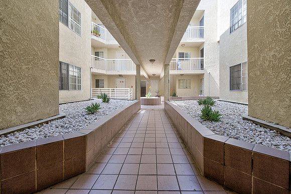 456 Mrytle St Exterior-010