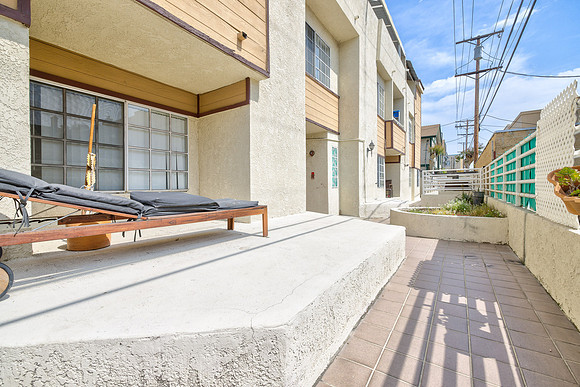 456 Mrytle St Exterior-011