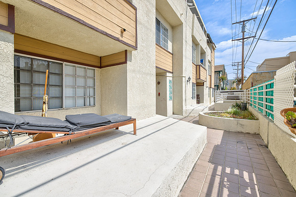 456 Mrytle St Exterior-012