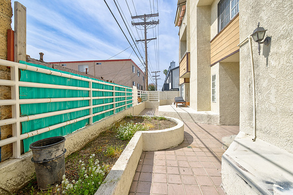 456 Mrytle St Exterior-013
