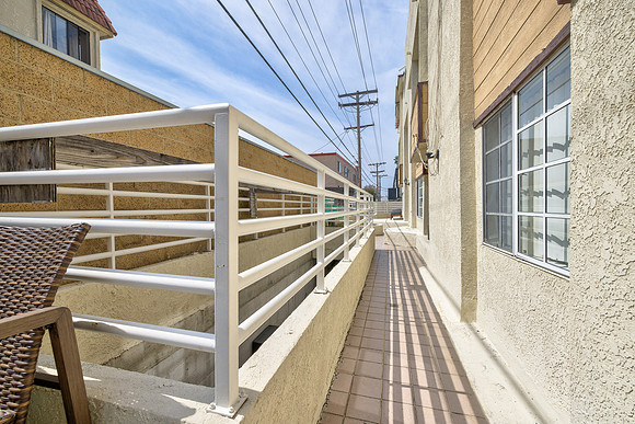 456 Mrytle St Exterior-014