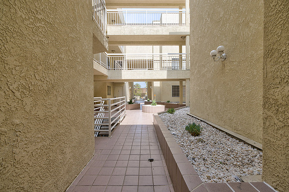 456 Mrytle St Exterior-016
