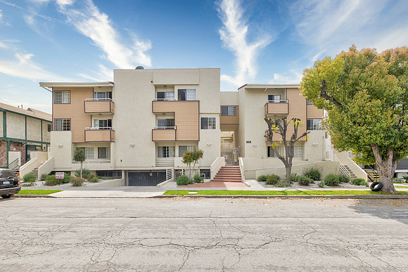 456 Mrytle St Exterior-026