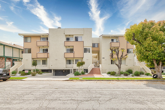 456 Mrytle St Exterior-028