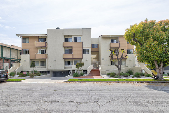 456 Mrytle St Exterior-027