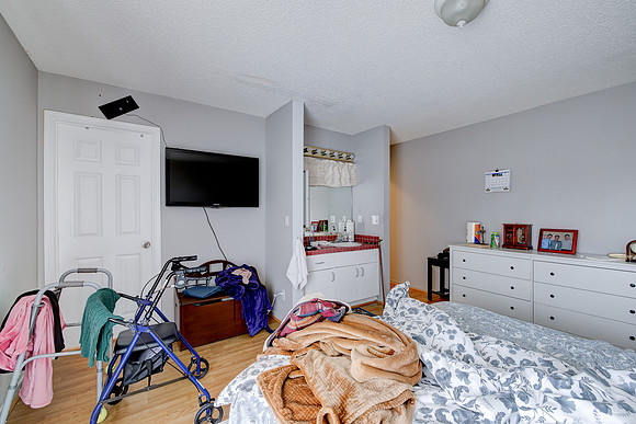 456 Mrytle St Interior-006
