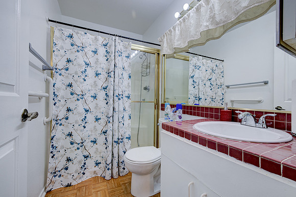 456 Mrytle St Interior-013