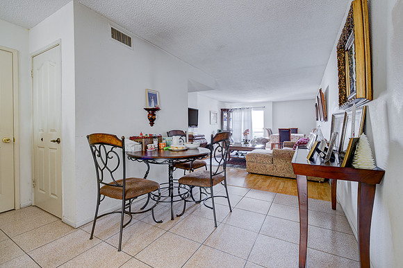 456 Mrytle St Interior-076