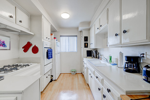 14327 Dickens St Interior-018