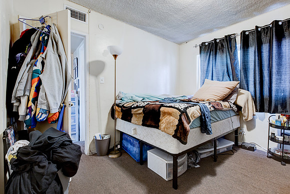 1343 W 96th St-013