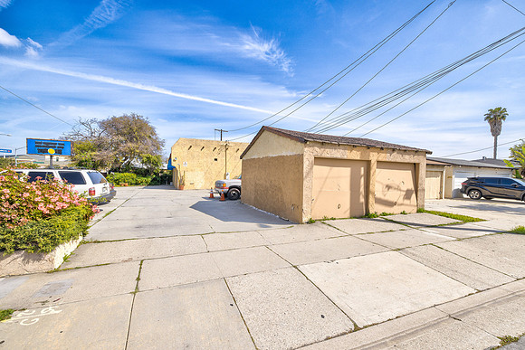 15216 Inglewood Ave Exterior-010