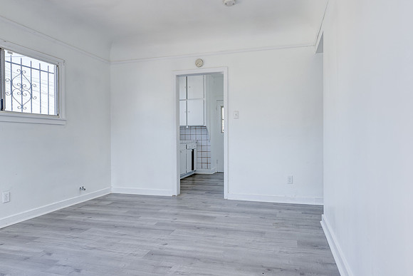 8715 Hooper Interior-001
